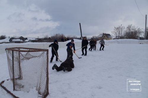 Турнир по хоккею в валенках в селе Чита