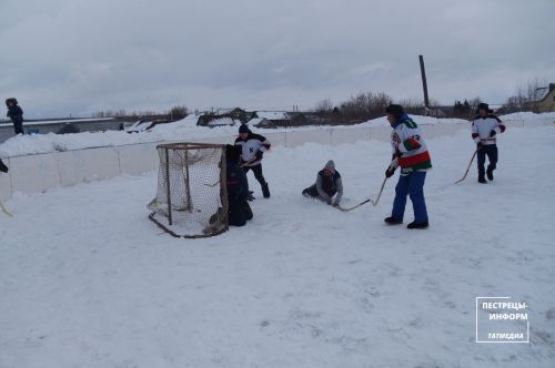 Турнир по хоккею в валенках в селе Чита
