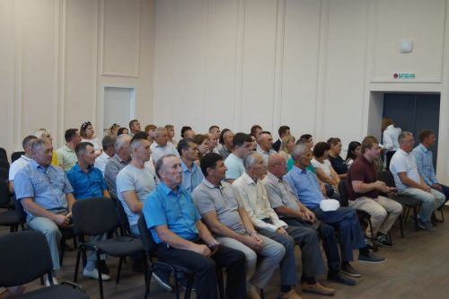 В большом зале администрации состоялось торжественное собрание, посвященное Дню физкультурника