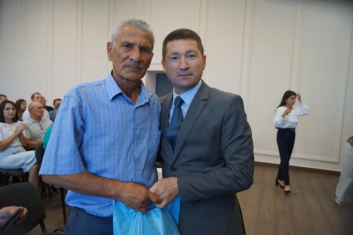 В большом зале администрации состоялось торжественное собрание, посвященное Дню физкультурника