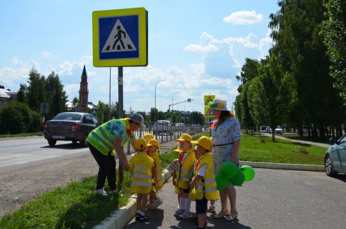 В детском саду «Каенкай» отметили День рождения светофора