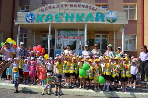 В детском саду «Каенкай» отметили День рождения светофора