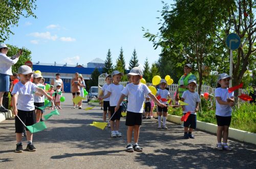 В детском саду «Каенкай» отметили День рождения светофора