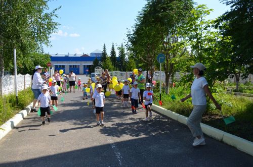 В детском саду «Каенкай» отметили День рождения светофора
