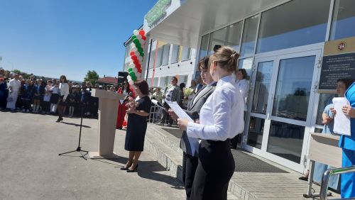 В Пестречинской школе 1 прошла торжественная линейка, где прозвенел последний звонок