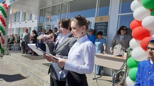 В Пестречинской школе 1 прошла торжественная линейка, где прозвенел последний звонок