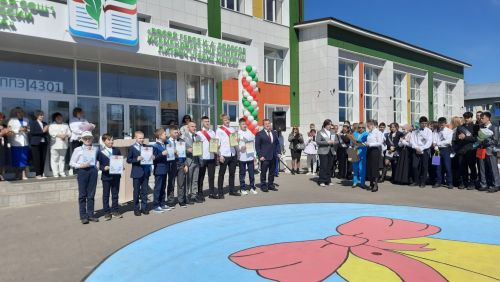 В Пестречинской школе 1 прошла торжественная линейка, где прозвенел последний звонок