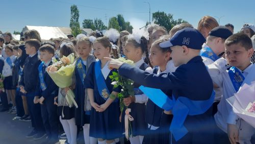 В Пестречинской школе 1 прошла торжественная линейка, где прозвенел последний звонок