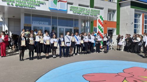 В Пестречинской школе 1 прошла торжественная линейка, где прозвенел последний звонок