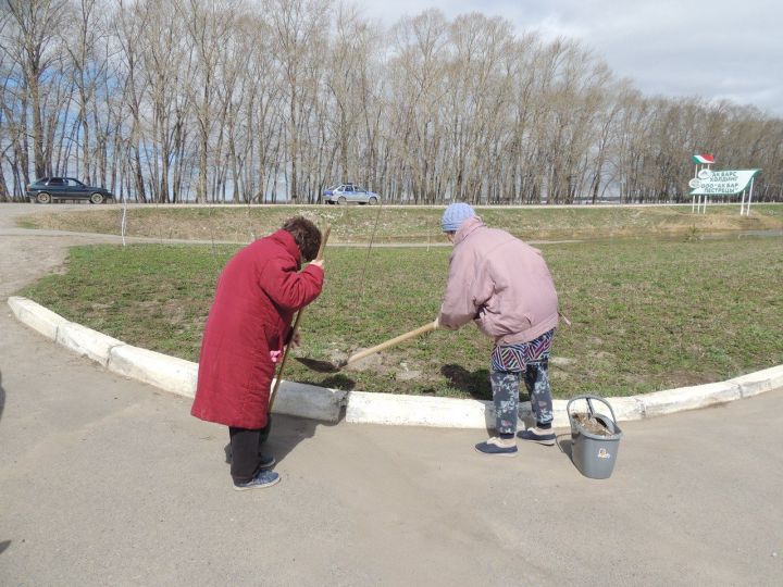 В Пестрецах продолжается «генеральная уборка» дворов и улиц