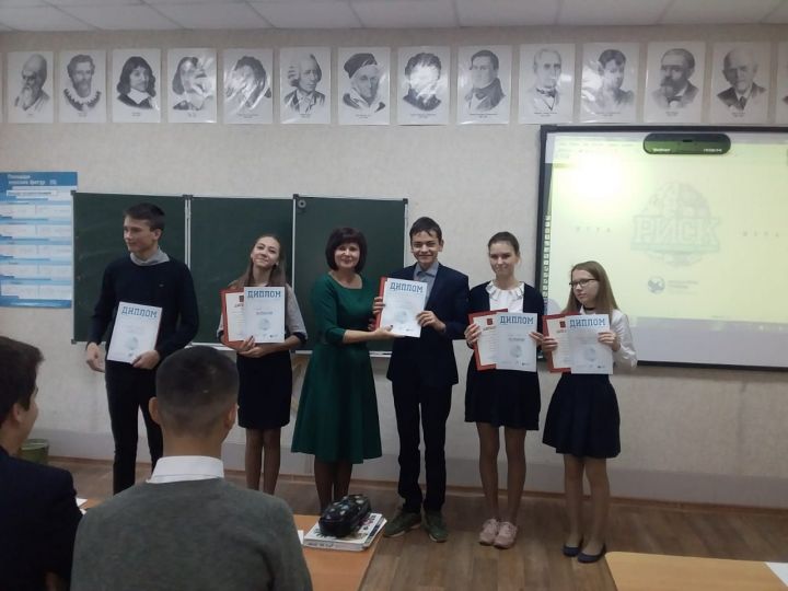 Волонтеры Кощаковской школы испытали свои знания в интеллектуальной игре