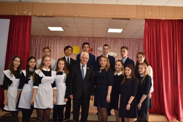 В Ленино-Кокушкинской школе провели парламентский урок