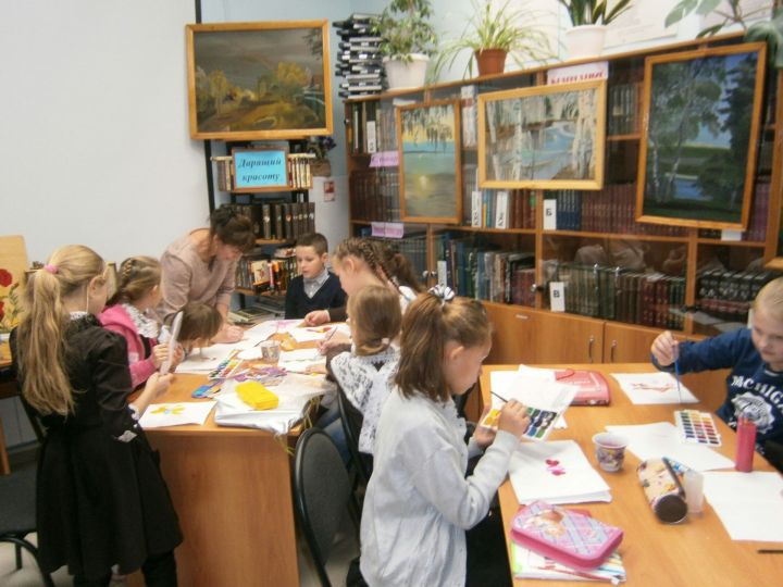 Старо-Шигалеевская сельская библиотека превратилась в картинную галерею