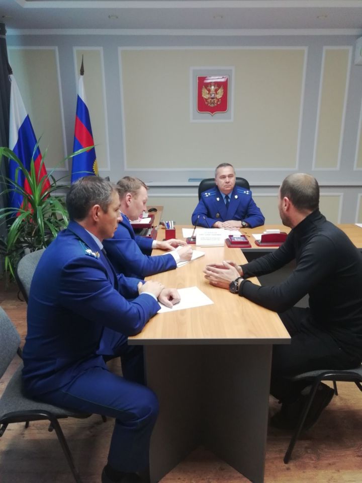 Зампрокурора Татарстана провел прием граждан в Пестрецах