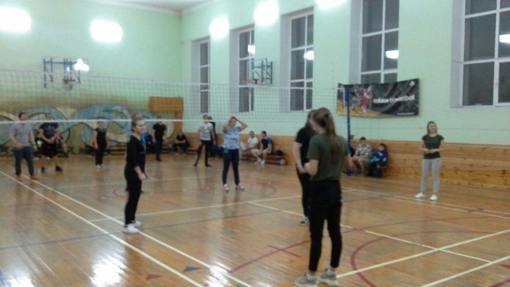Жаркие волейбольные баталии прошли в Пестречинской школе