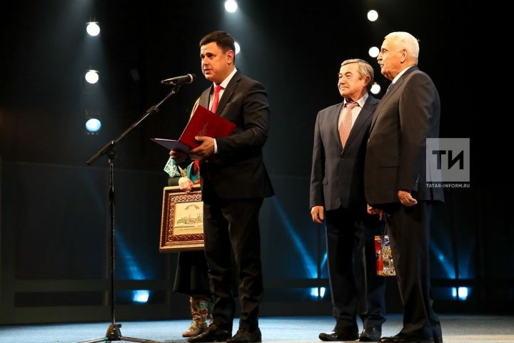 Известного земляка, народного артиста Айдара Хафизова руководство района поздравило с юбилеем
