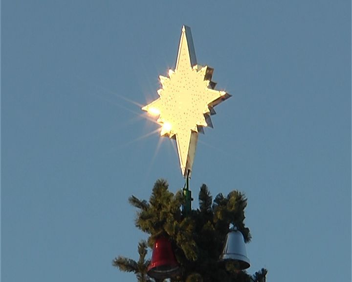 В Пестрецах начали украшать новогоднюю елку