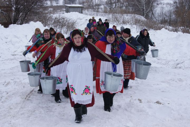 “Без үзебезне читтән күреп, бәяли алдык”