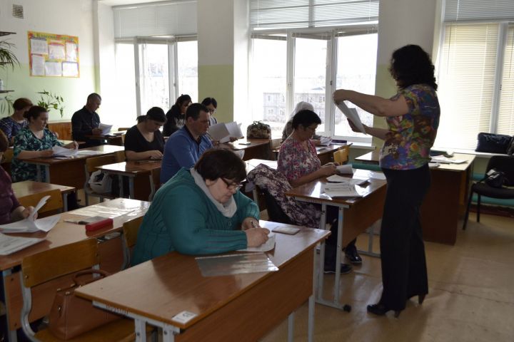 В Пестрецах родители сдали единый республиканский экзамен по татарскому языку