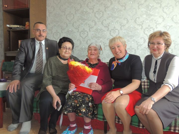 Руководство Пестречинского района поздравило с 90-летним юбилеем Ркию Якубову