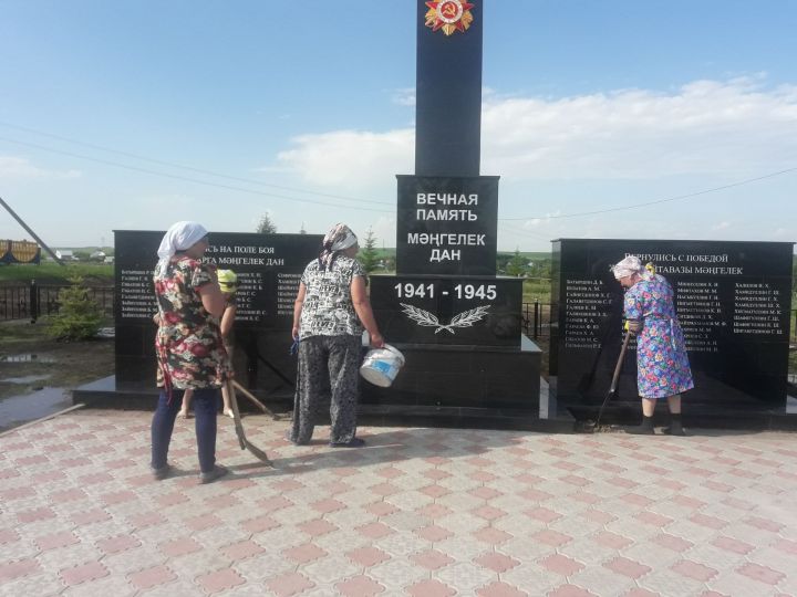 Пестречинцы благоустроили памятник в деревне Салкын Чишма