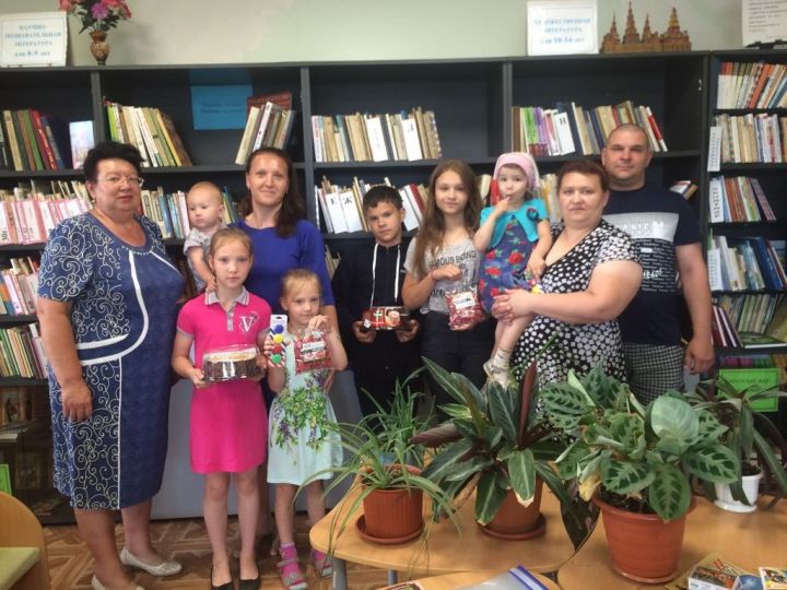 В Ленино-Кокушкинской сельской библиотеке прошло мероприятие «Наша дружная и крепкая семья»