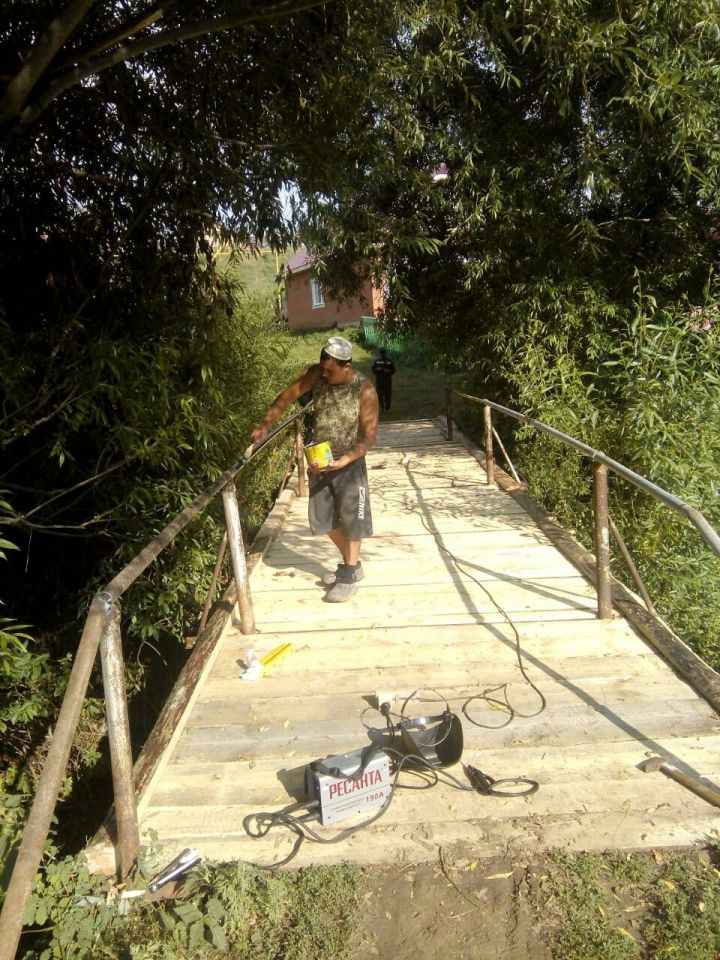 Пестречинец сам, на свои средства, отремонтировал сельский мост