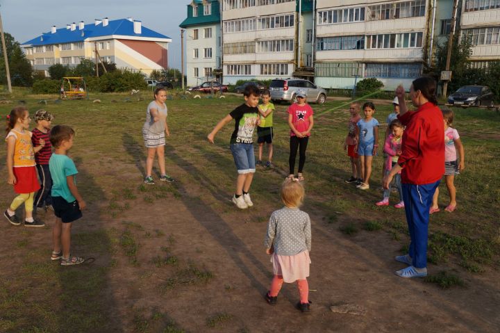 Мәйданчыкларда кич саен балалар шау-гөр килә