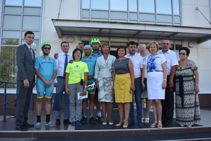 В Пестрецы прибыли участники веломарафона «Blind Race Astana – Paris»