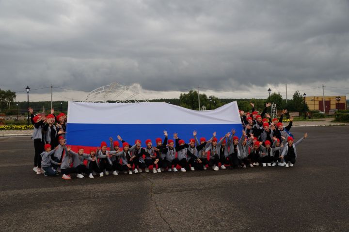 Пестречинцы отметили День российского флага
