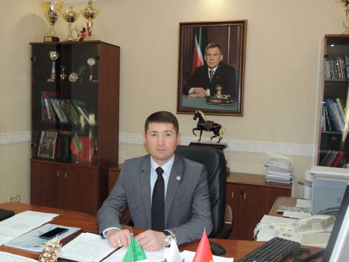 Поздравление главы Пестречинского района Ильхама Кашапова с Днем Республики