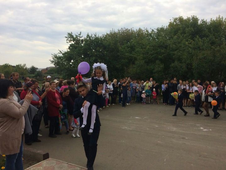 В Кулаевской школе прозвенел первый звонок