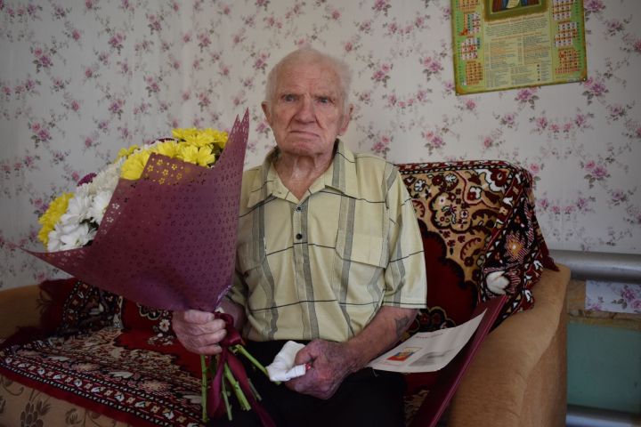 Свой 90-летний юбилей сегодня отметил пестречинец Иван Павлович Закалов