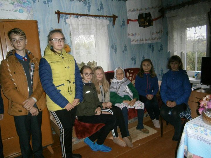 Добровольцы села Шигалеево Пестречинского района поздравили с днём рождения Павлову Пелагею Алексеевну