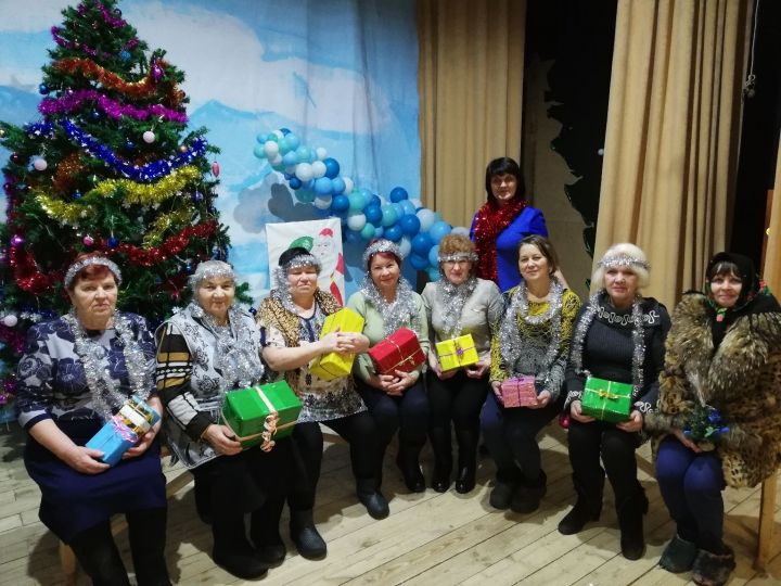 Участники клуба «Завалинка» села Кулаево собрались на Рождественские посиделки