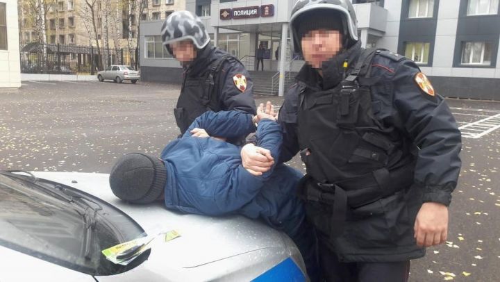 В Татарстане задержали пьяного мужчину, который ворвался в детсад с ножом, заподозрив супругу в измене