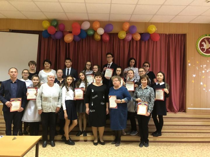 В Ленино-Кокушкинской школе прошла районная конференция школьников по химии