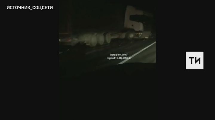 На видео попали последствия страшной аварии на трассе М7 под Казанью