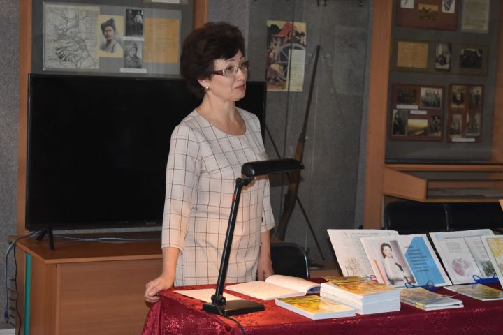 Поэтесса из Петербурга презентовала новый сборник стихов пестречинцам