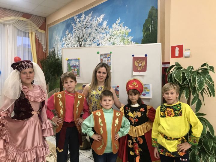Дети из приюта "Шатлык" присоединились к празднованию Дня народного единства