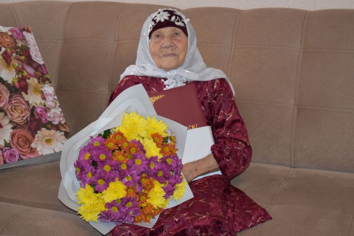 Жительница Пестречинского района села Конь Гульзавгар Даминова встретила свое 90-летие