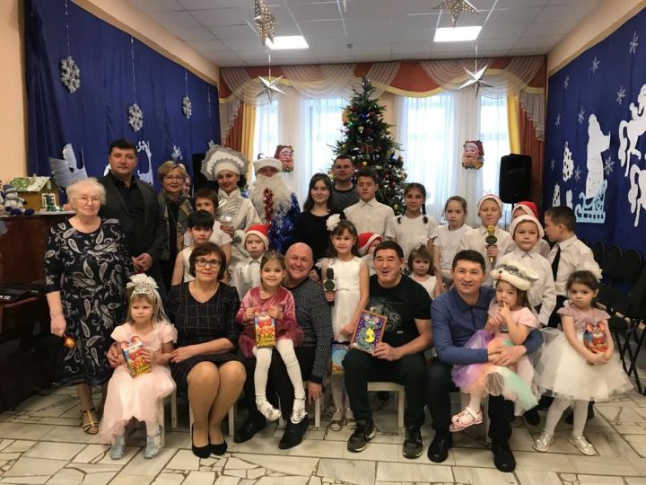 Салават Фатхетдинов сдержал свое слово и вновь обрадовал детей пестречинского приюта "Шатлык"