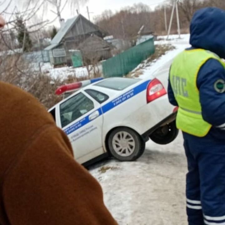 В Татарстане машина ДПС вылетела в кювет во время погони