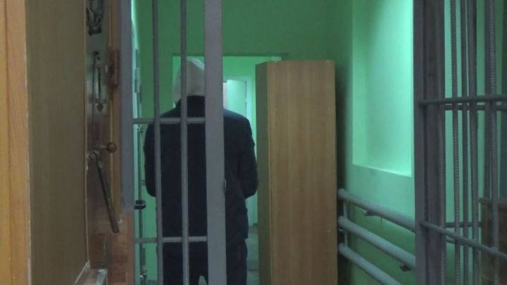 Появилось видео задержанного водителя иномарки, который покалечил инспектора ГИБДД в Казани