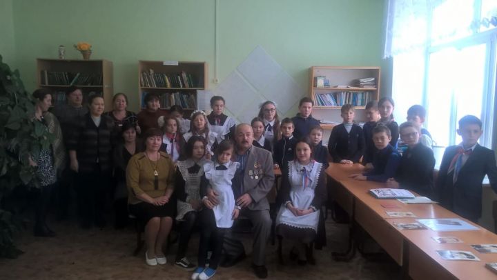 В Кряш-Сердинской школе состоялась встреча школьников с ветераном-афганцем