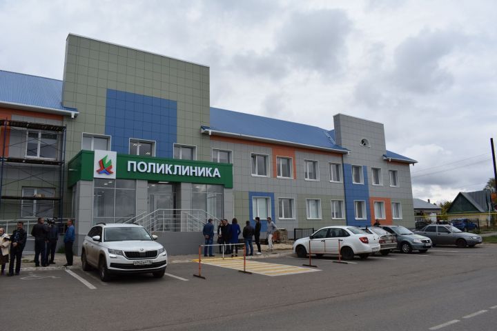 Сельские врачи получают подъемные миллион рублей