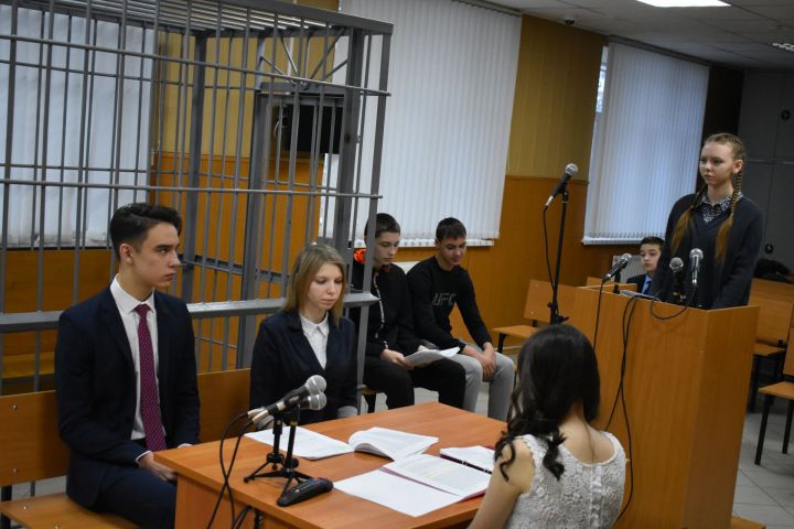 Школьники засудили Ивана Васильевича