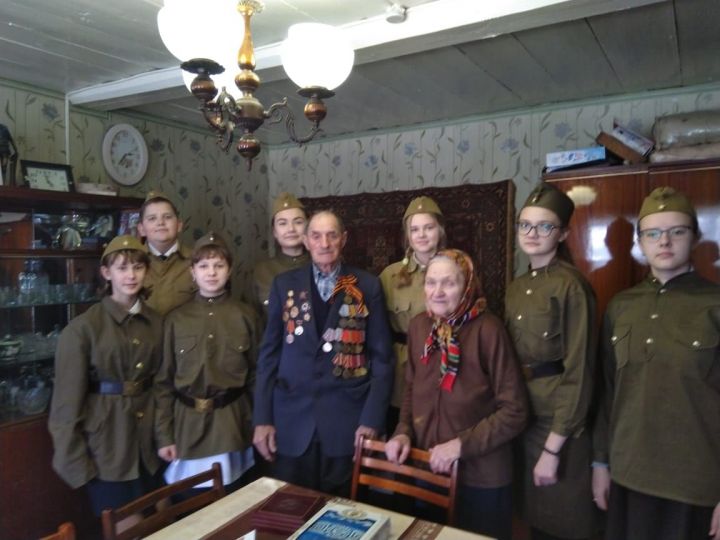 Поздравили единственного ветерана села Старое-Шигалеево с Днём защитника Отечества