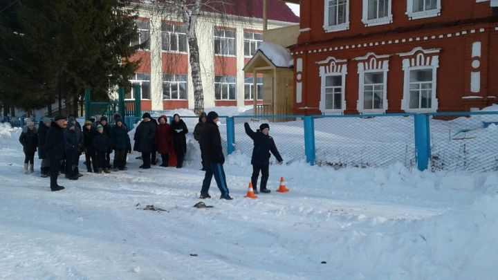 В селе Кряш-Серда Пестречинского района прошла военно-патриотическая игра "Зарница"