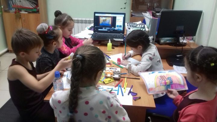 Учащиеся Шигалеевской школы любовь к отечеству изобразили на своих рисунках